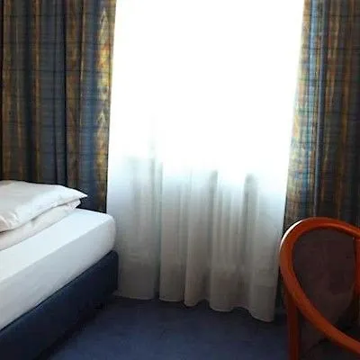 Hotel Niederraeder Hof Frankfurt nad Menem 3*,  Niemcy